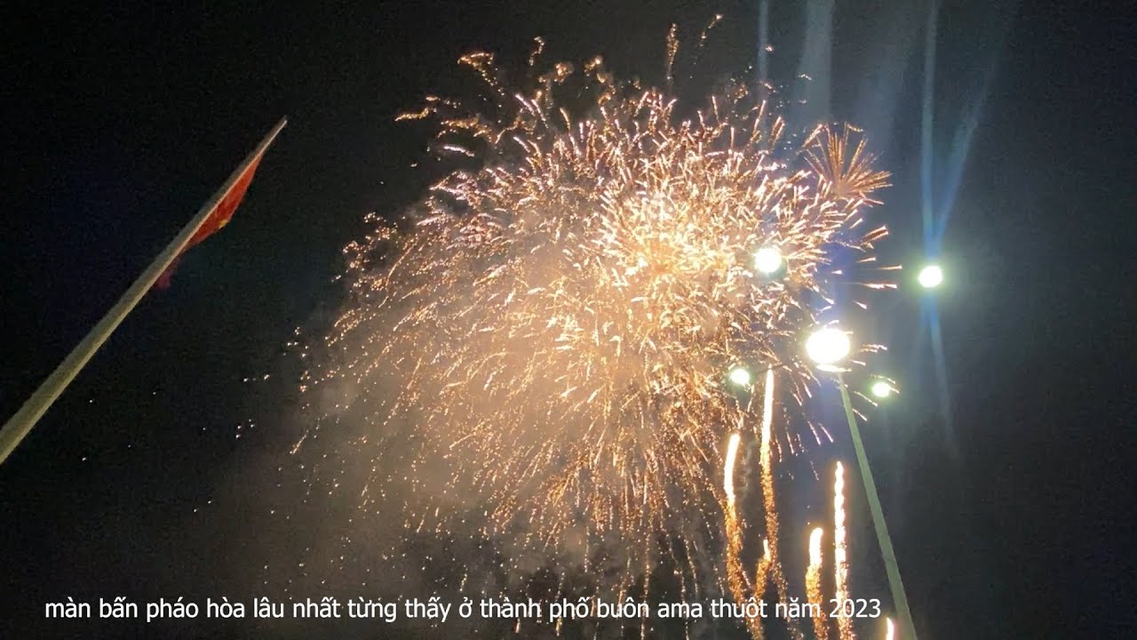 Đêm giao thừa Đắk Lắk rực rỡ đèn hoa